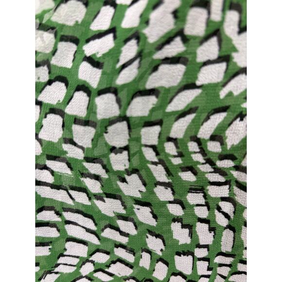 Chico’s Women’s Size 2 Boho Peasant Blouse Green White Abstract Geo print resort - Picture 8 of 8